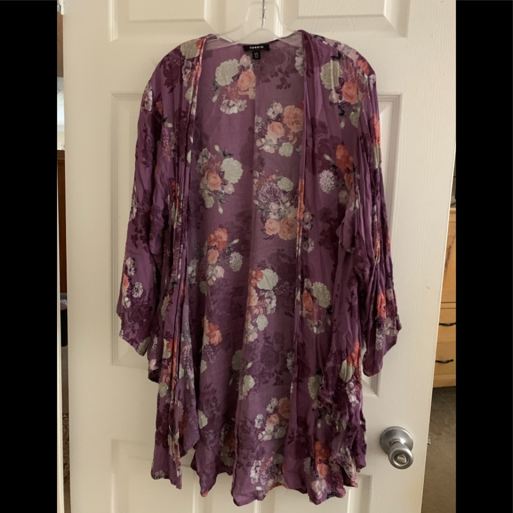 Torrid Purple Floral Shirttail Hem Kimino
